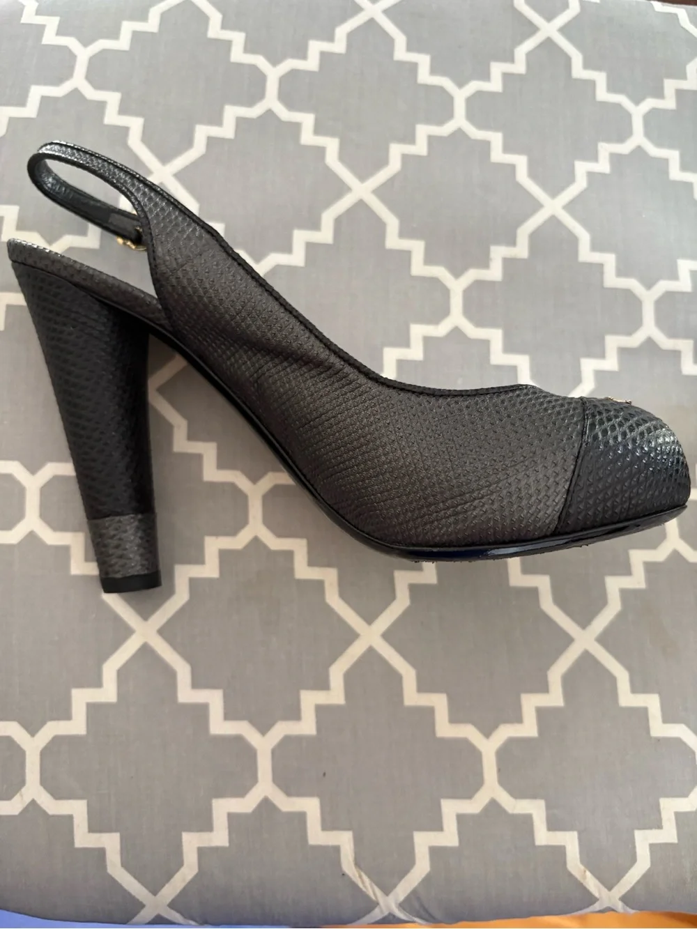 CHANEL Black Slingback Pumps with CC Cap Toe.Size 39